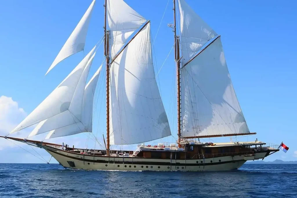 Lamima VVIP phinisi charter yacht sailing in Indonesia