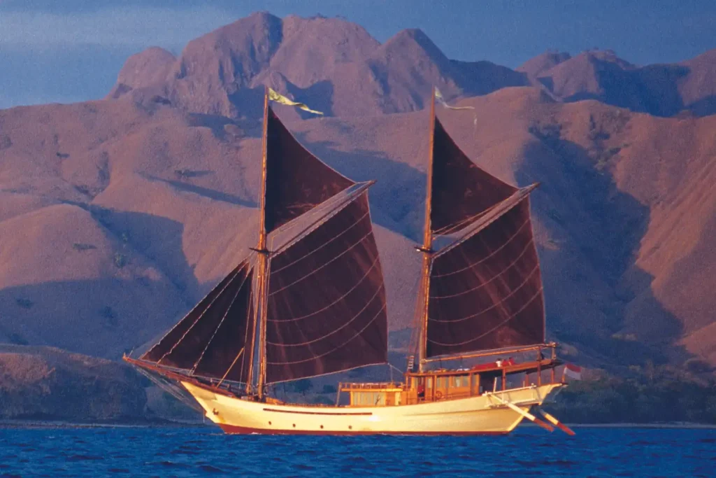 Silolona VVIP phinisi charter yacht sailing in Indonesia